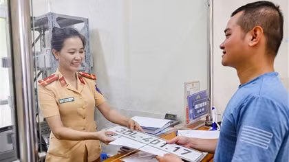 Người dân đăng ký xe thành công trên cổng dịch vụ công và VNeID