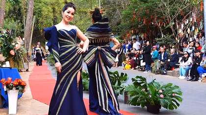 Chàng trai K’ho nâng tầm thổ cẩm Tây Nguyên