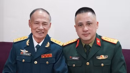 Cha - con "chung câu quân hành"…