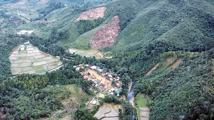 Nơi biên giới có vườn địa đàng