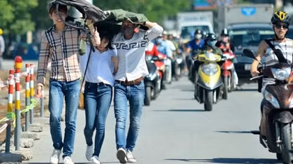 Nắng nóng bao trùm Bắc và Trung Bộ
