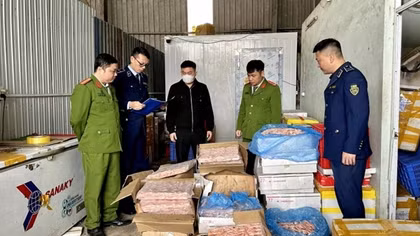 Cận Tết, liên tiếp phát hiện thực phẩm “bẩn”