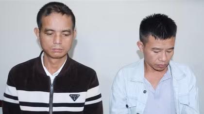 Bắt quả tang 2 đối tượng vận chuyển 15 bánh heroin