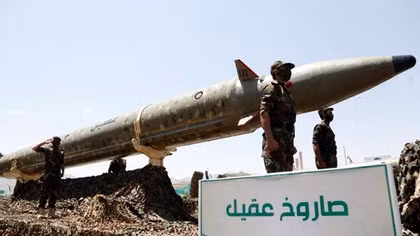 Mỹ bắn nổ 6 tên lửa Houthi trên bệ phóng