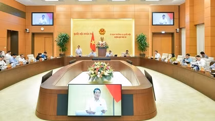 Giá vé máy bay còn tăng nữa không, vàng bao giờ hết "nhảy múa"?