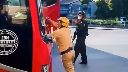 Bắt tạm giam tài xế điều khiển xe khách đâm CSGT rồi bỏ chạy