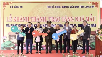 Bộ Công an trao tặng nhà mẫu và phát động khởi công xây dựng xóa nhà tạm, nhà dột nát ở Lạng Sơn
