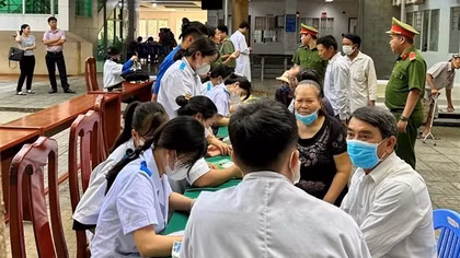 Tặng quà, khám bệnh miễn phí cho người dân huyện Đất Đỏ