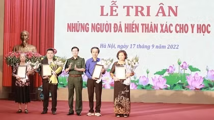 Những đóa hoa bất tử