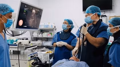 Chuyên gia Nhật Bản chuyển giao kỹ thuật nội soi siêu âm phế quản tại Bệnh viện 19-8