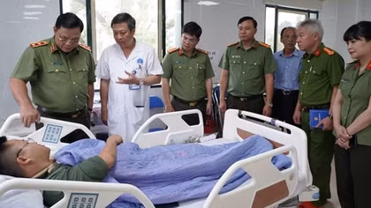 Giám đốc Công an Hà Nội thăm, động viên cán bộ Công an bị thương