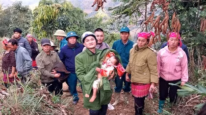 Công an xã kịp thời cứu nạn bé gái bị lạc trong thời tiết lạnh giá