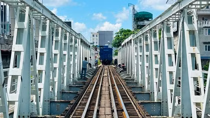 Đề xuất làm công trình bảo vệ cầu đường sắt Tam Bạc sau sự cố sà lan đâm va