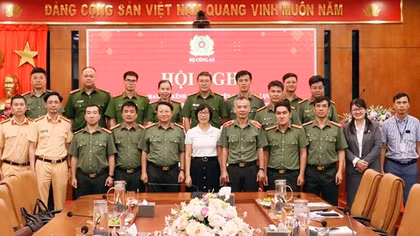 Triển khai trang bị kênh thông tin liên lạc giữa lực lượng tham gia bảo vệ ANTT ở cơ sở với Công an chính quy