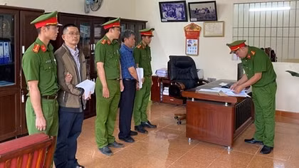 Bắt Giám đốc và Phó Giám đốc Công ty Chè Minh Rồng