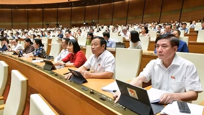 Thông qua Luật Đường bộ, chưa quy định thu phí ô tô vào nội đô