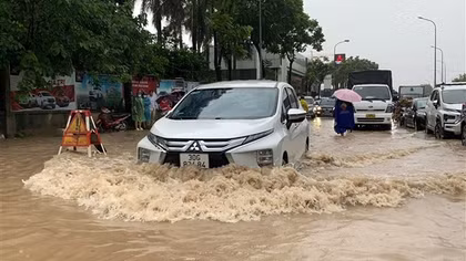 Mưa lớn dồn dập khắp miền Bắc