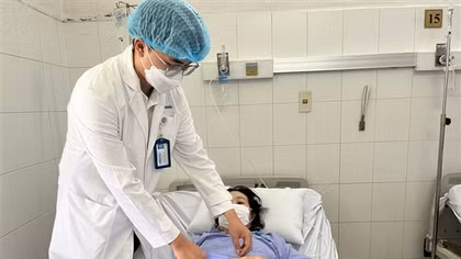 Bơm 35 đơn vị máu cứu sống bệnh nhân xuất huyết ruột non đặc biệt hiếm gặp