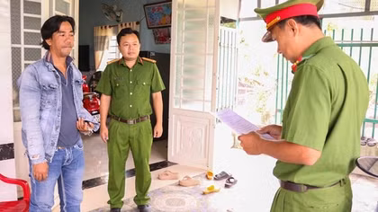 Bắt quả tang đối tượng cho vay lãi suất 360%/năm