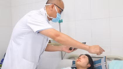 Hai phụ nữ mù mắt và hoại tử ngực do tiêm filler làm đẹp