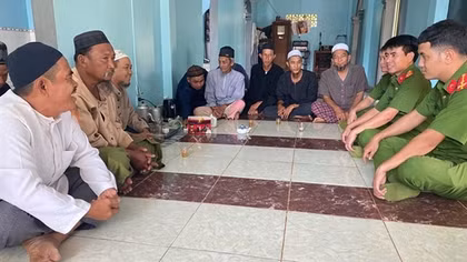 Dựa vào nhân dân để giữ gìn an ninh, trật tự