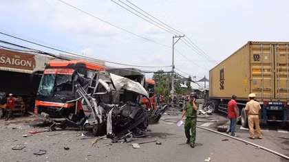 Xác định nguyên nhân vụ xe container lao vào dải phân cách, bốc cháy