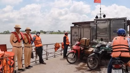 CSGT đường thủy Nam Định tăng cường công tác tuần tra kiểm soát mùa mưa lũ