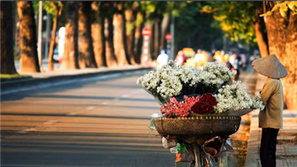 Miền Bắc ngày nắng, mưa dông bất chợt; Nam Bộ mưa to