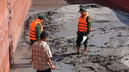 Liên tiếp phát hiện, xử lý phương tiện vận chuyển cát trái phép