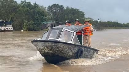 Cấm các phương tiện lưu thông trên sông Trà Lý