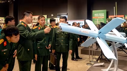 Ngắm UAV chiến đấu cùng vũ khí hiện đại tại triển lãm "Quân đội anh hùng - Quốc phòng vững mạnh"
