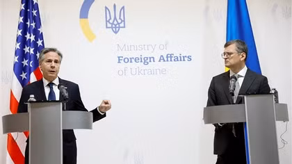 Ngoại trưởng Mỹ hé lộ gói viện trợ mới khi thăm "chớp nhoáng" Ukraine