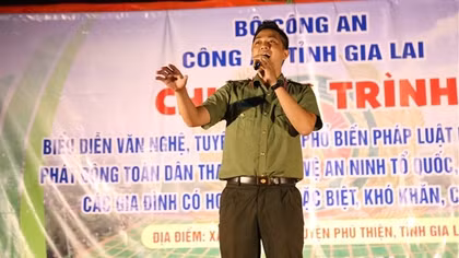 Gương mặt đoạt giải nhì cuộc thi giọng hát hay ngoại ngữ