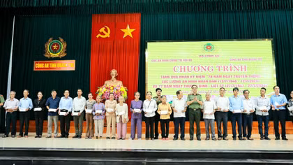 Đoàn Cục An ninh chính trị nội bộ về nguồn tại Quảng Trị