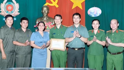 Công an 2 phường về đích sớm trong việc thu nhận hồ sơ cấp căn cước cho trẻ dưới 6 tuổi