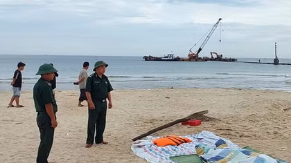 Tìm thấy thi thể nam công nhân bị sóng biển cuốn mất tích