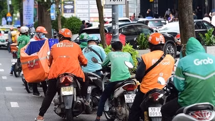Hà Nội lấy ý kiến về quy định xe ôm phải có thẻ hành nghề