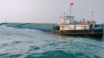 Tàu chở gần 3.000 tấn xi măng gặp nạn ở vùng biển Cù Lao Chàm