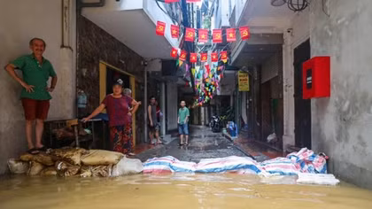 Hà Nội nắng nhẹ, hệ thống sông Hồng thoát lũ chậm