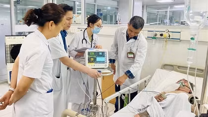 Ba mẹ con trong vụ cháy ở phố Trung Kính được xuất viện, cụ bà 85 tuổi vẫn hôn mê