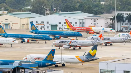 Giá vé máy bay tăng cao do phải gánh hơn 20 loại phí?