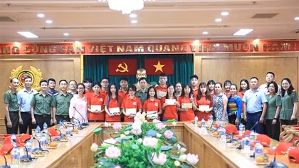 Gặp mặt các cháu con thương binh, liệt sĩ CAND đi tham quan tại Liên bang Nga