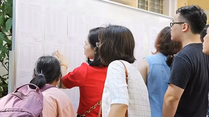 Loạn phí “đặt cọc”, giữ chỗ vào lớp 10 ngoài công lập
