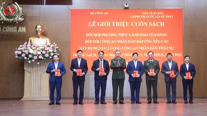 Ra mắt sách về đổi mới phương thức lãnh đạo của Đảng đối với CAND