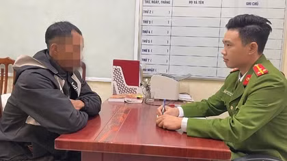 Cuối năm thiếu tiền trả nợ, nam thanh niên chọc vết thương cũ, bịa chuyện cướp tấn công