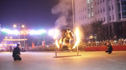 Người dân Điện Biên thích thú với màn biểu diễn của Cảnh sát cơ động Kỵ binh