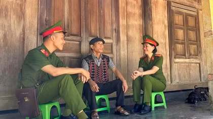 Già làng, người có uy tín chung tay đảm bảo an ninh vùng biên
