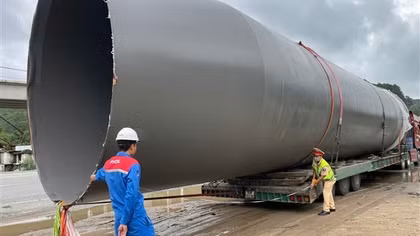 Chở hàng siêu khủng vào đường cấm, chủ xe nhận phạt hơn 140 triệu