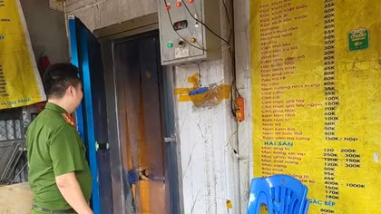 Phạt 70 triệu đồng cơ sở kinh doanh thực phẩm không rõ nguồn gốc ở chợ Tam Hiệp