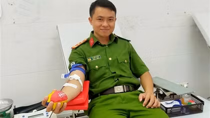 4 CBCS Công an tỉnh Ninh Thuận hiến máu đột xuất cứu 2 bệnh nhân